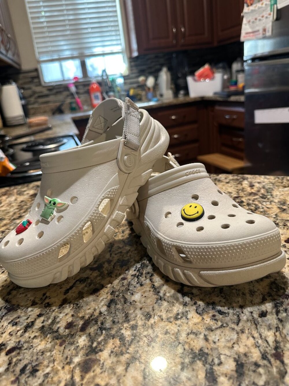 CROCS Duet Max II Clogs – Women’s 7 / Men’s 5 – Stucco – 3 Charms Included